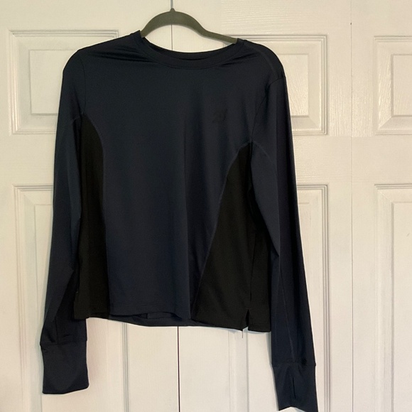 NWT Peloton long sleeve warm up shirt Navy L with zipper pouch - Picture 3 of 6